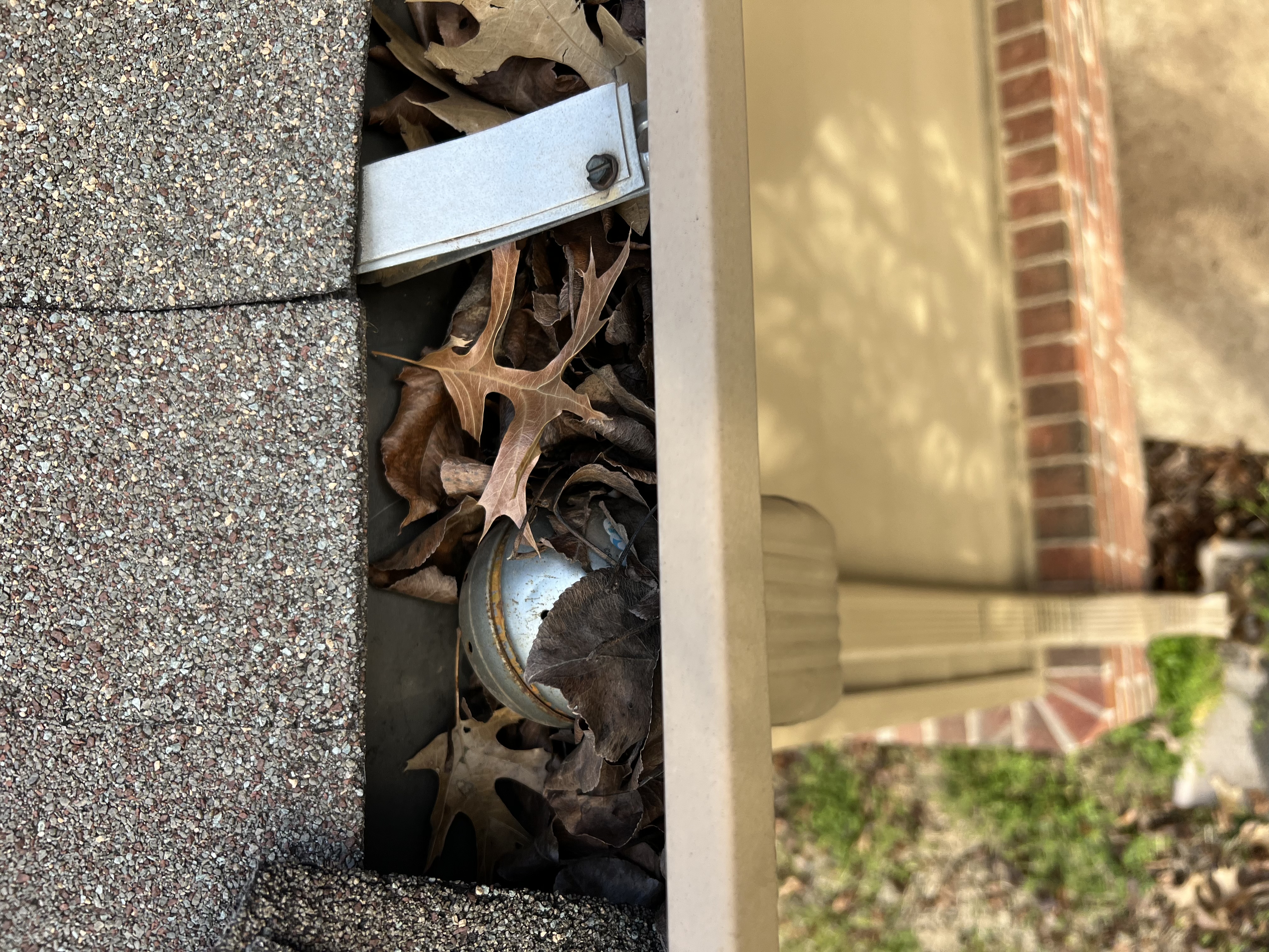Simple Tips for Cleaning and Maintaining Your Gutters