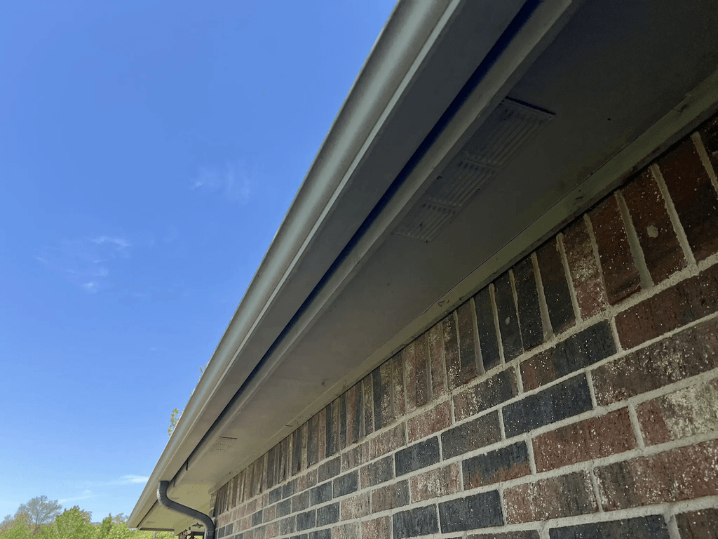 soffit with minimal venting
