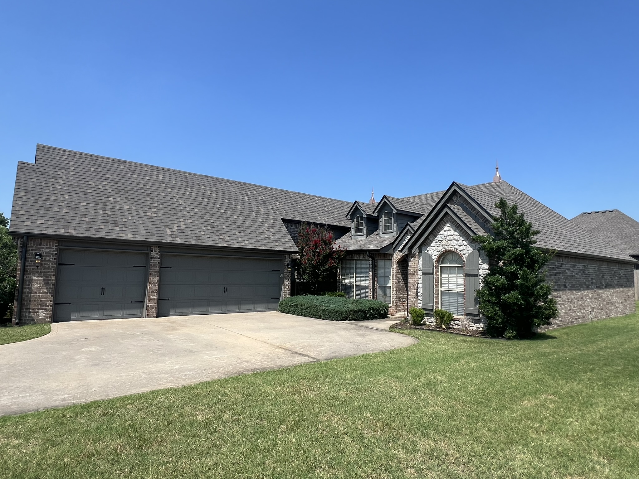 Atlas vs. CertainTeed — Which Shingle Is Right for Your Oklahoma Roof?