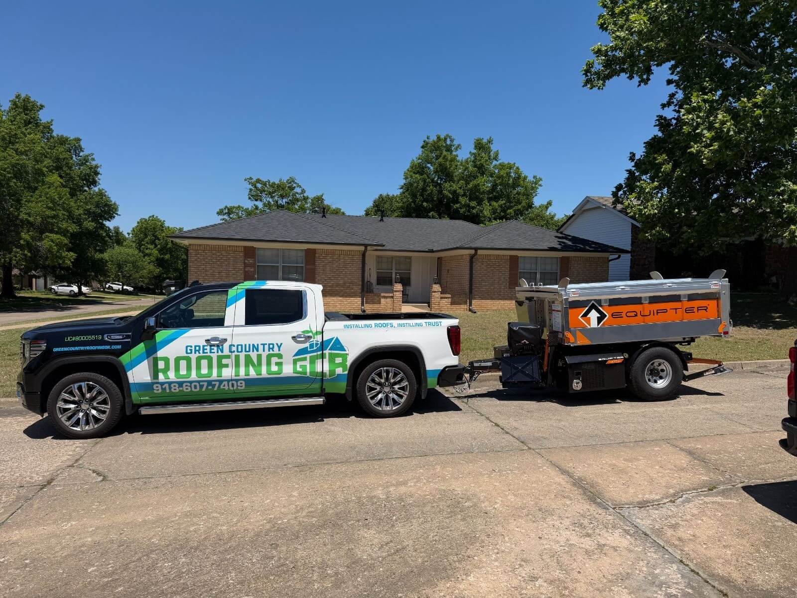 Green Country Roofing truck and Equipter on a Tulsa job